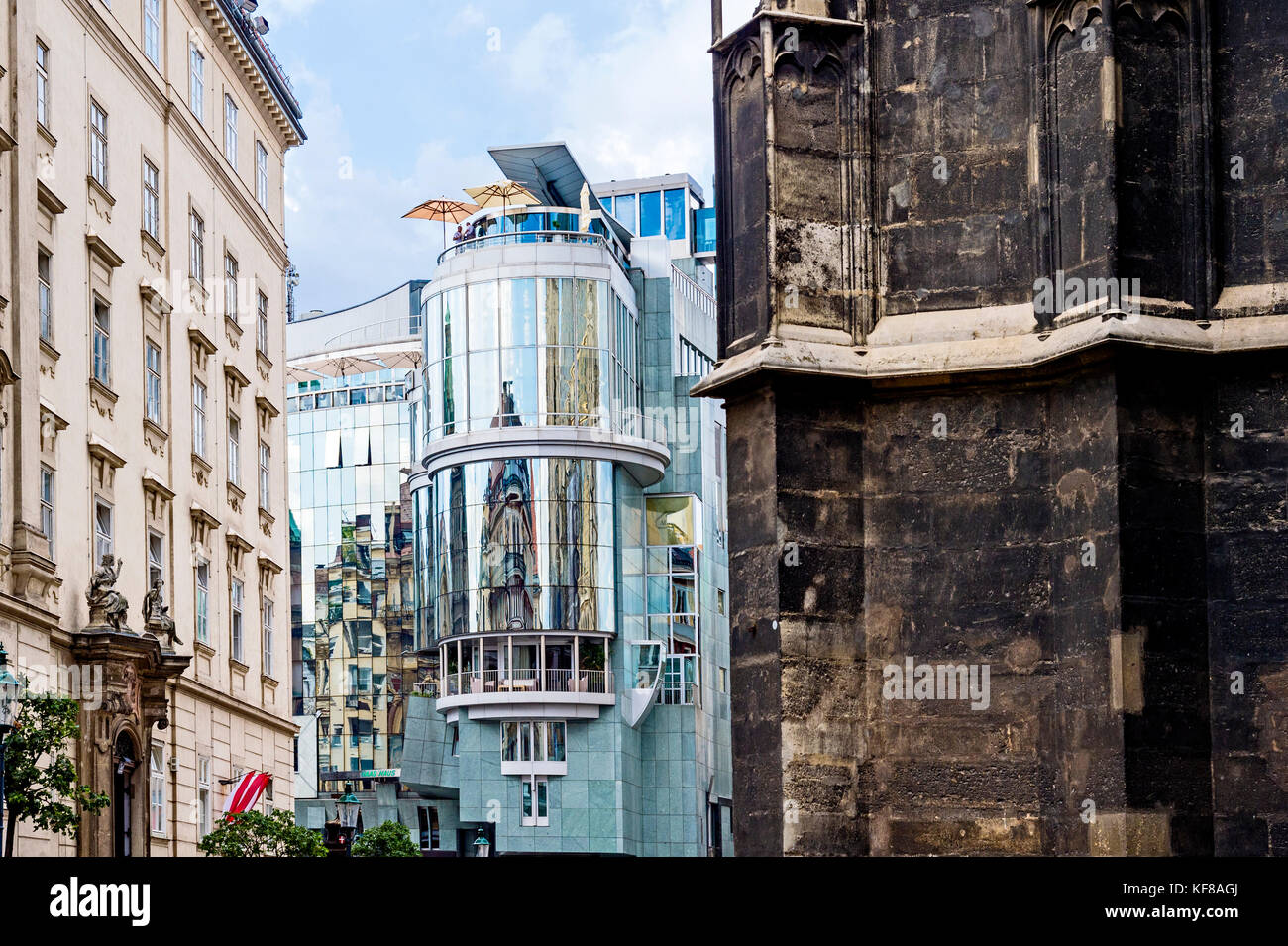 Vienna (Austria)  Wien (Austria), Stephansplatz und Haas-Haus (Architekt Hans Hollein); Innere Stadt Stock Photo