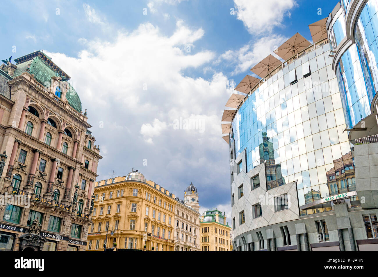 Vienna (Austria)  Wien (Austria), Stephansplatz und Haas-Haus (Architekt Hans Hollein); Innere Stadt Stock Photo