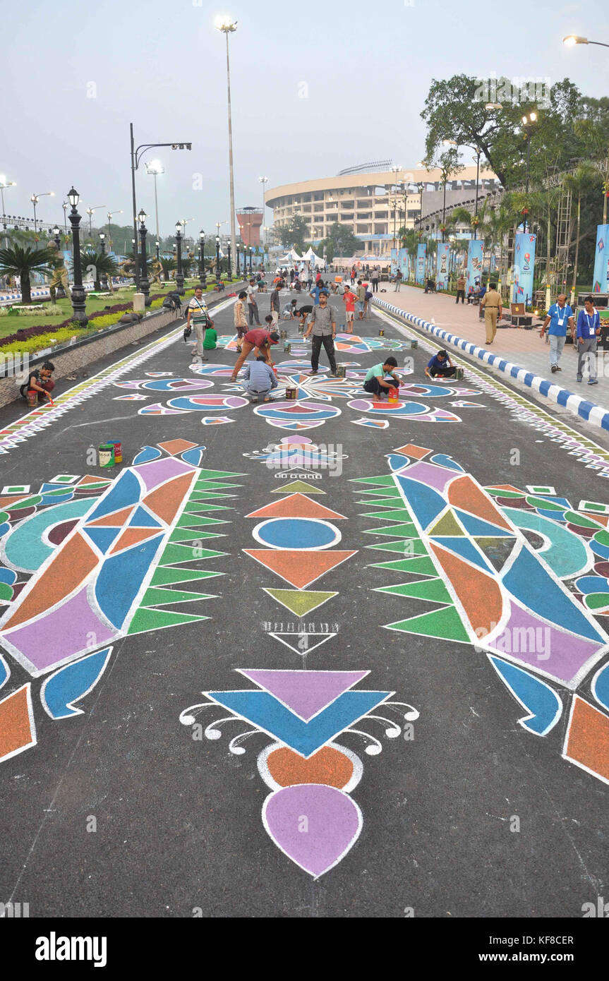 Kolkata, India. 26th Oct, 2017. Students from various Art Colleges of