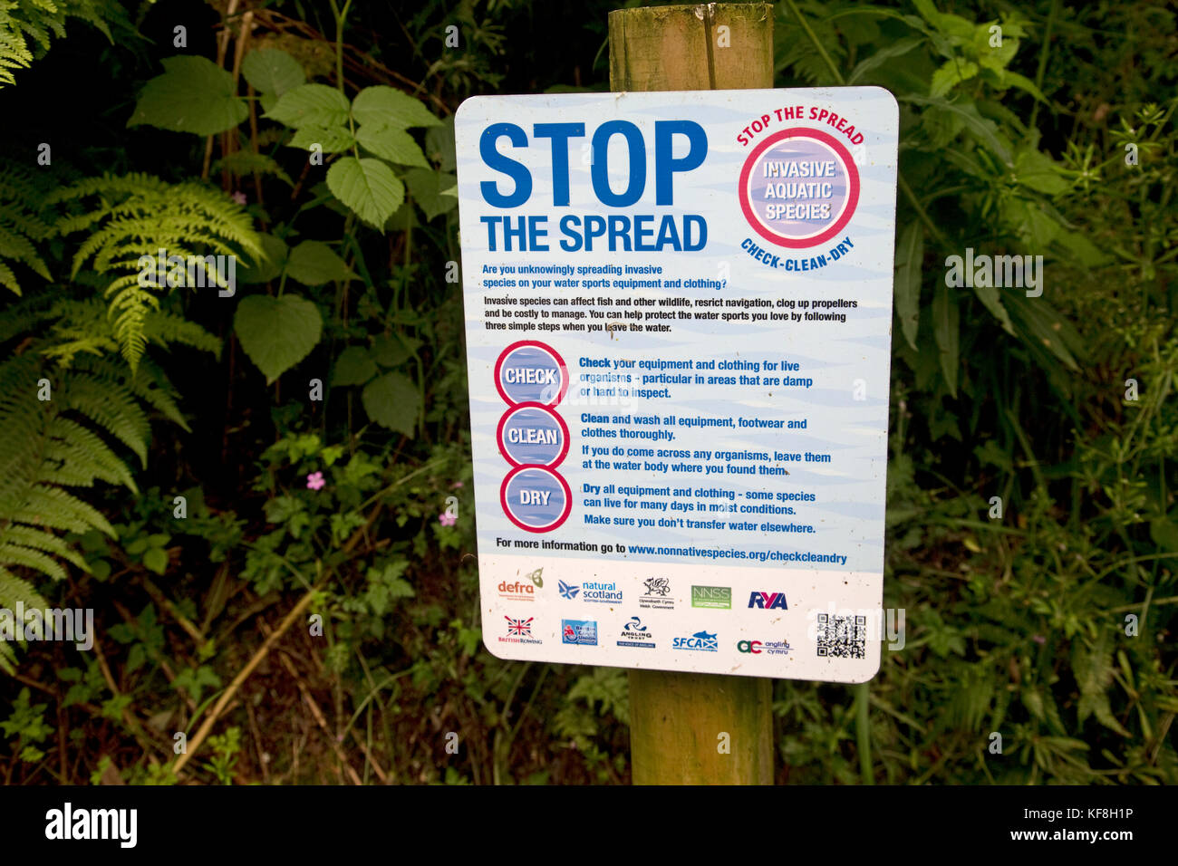 Sign stop the spread of invasive aquatic species Scotland Stock Photo