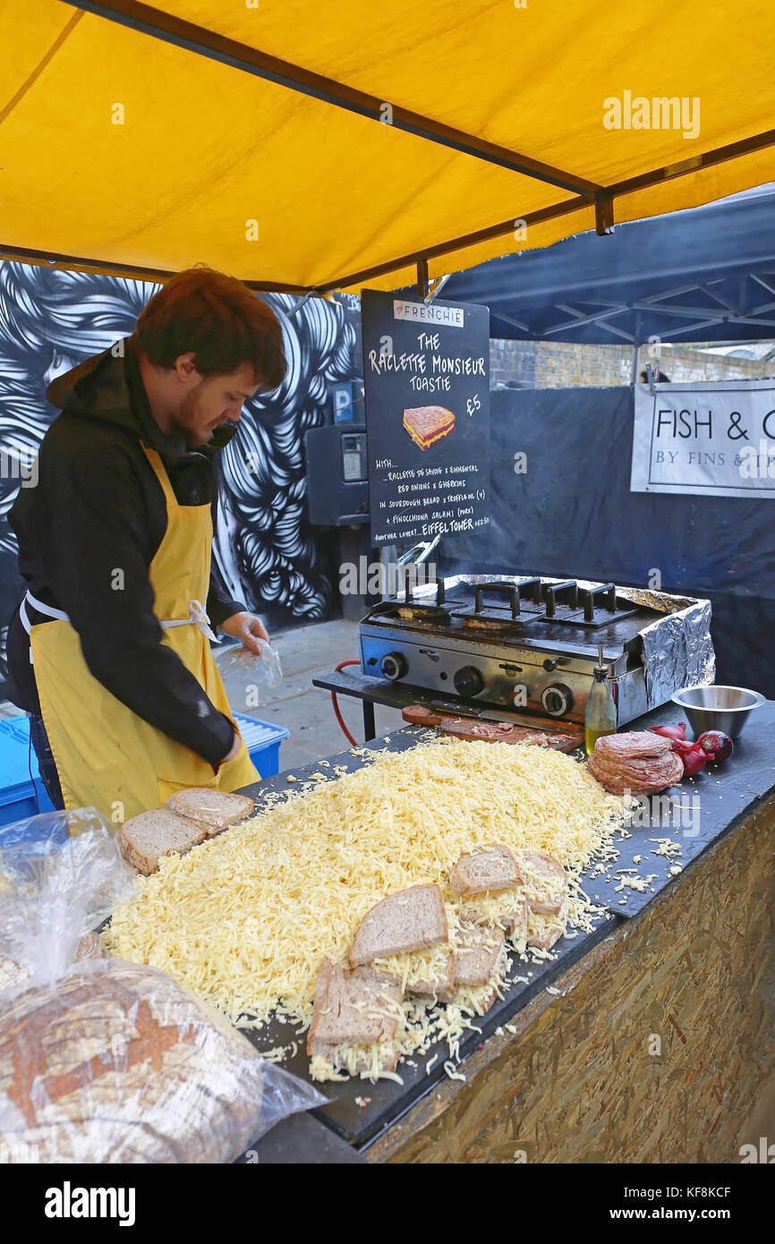 LONDON, UNITED KINGDOM NOVEMBER 24 Grilled Cheese Sandwich Vendor in