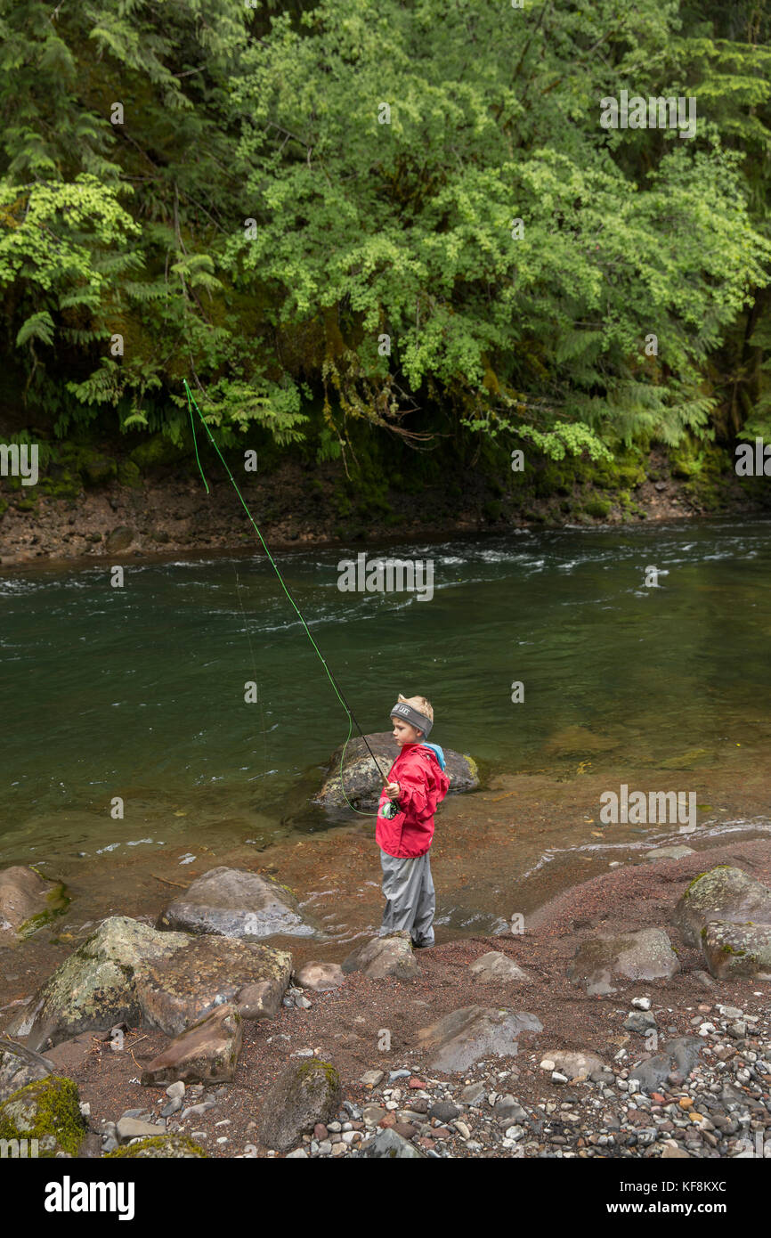 https://c8.alamy.com/comp/KF8KXC/usa-oregon-santiam-river-brown-cannon-a-young-boy-learning-how-to-KF8KXC.jpg