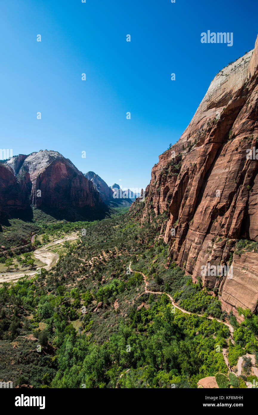 Overlook over the cliffs of the Zion national Park and the Angel´s ...