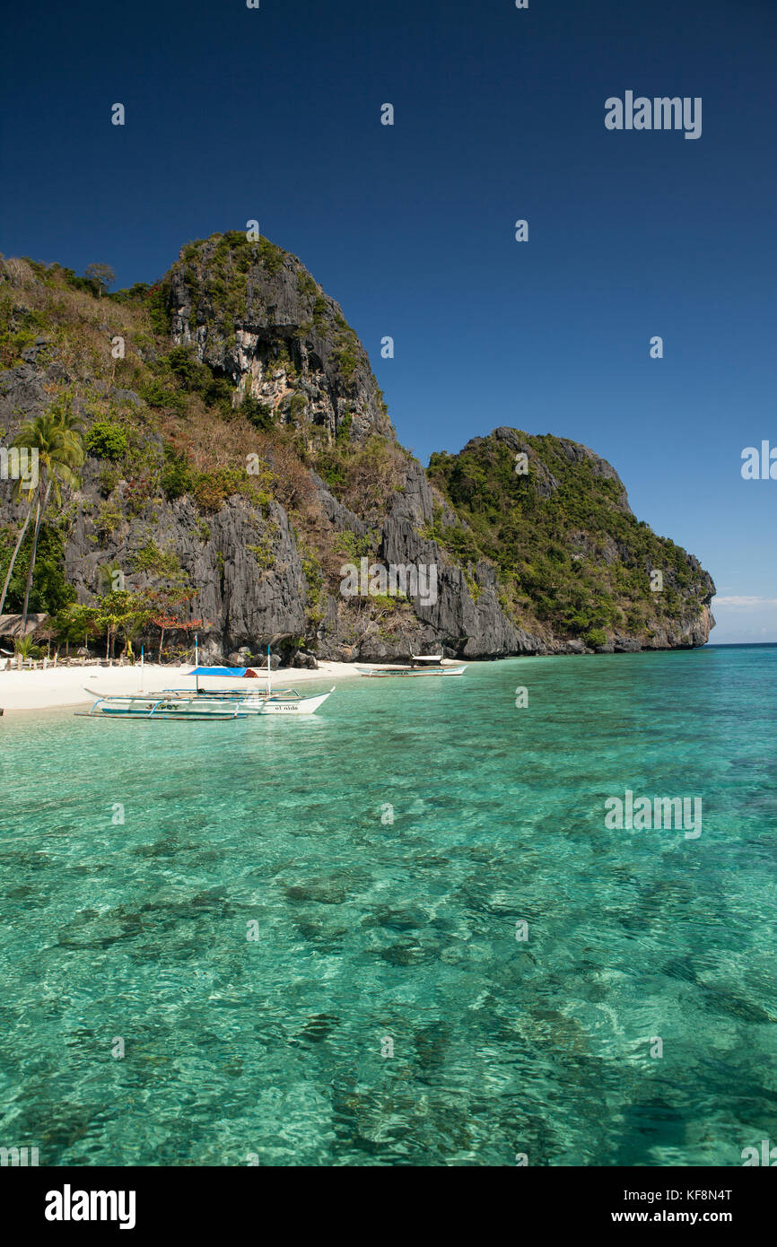 PHILIPPINES, Palawan, El Nido, Entalula Island, island view in Bacuit