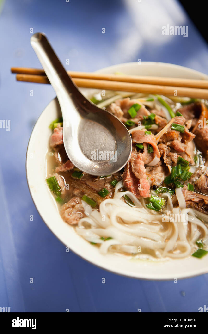 VIETNAM, Hanoi, a bowl of pho bo or beef noodle bowl on a table at restaurant Pho Gia Truyen, also known as 49 Bat Dan Stock Photo
