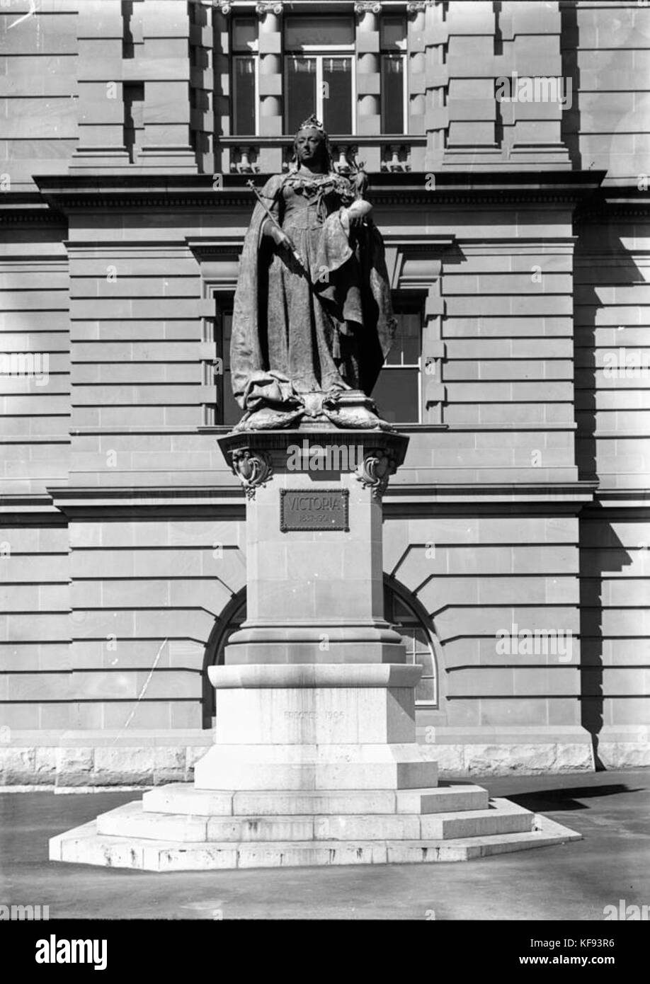 1 107352 Queen Victoria Statue, Brisbane, 1906 Stock Photo Alamy