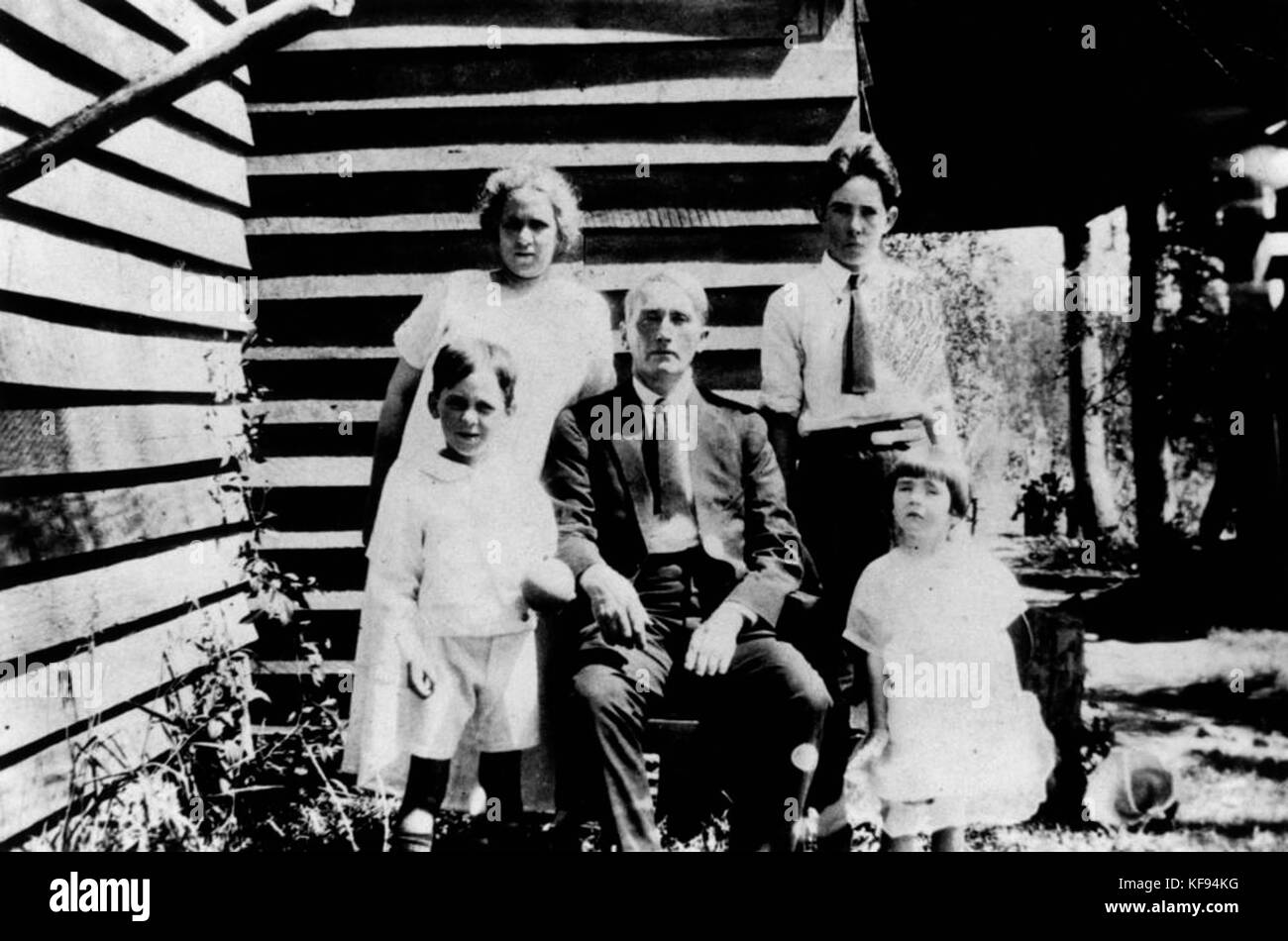 1 105384 James and Mary Healy with their children, 1922 Stock Photo