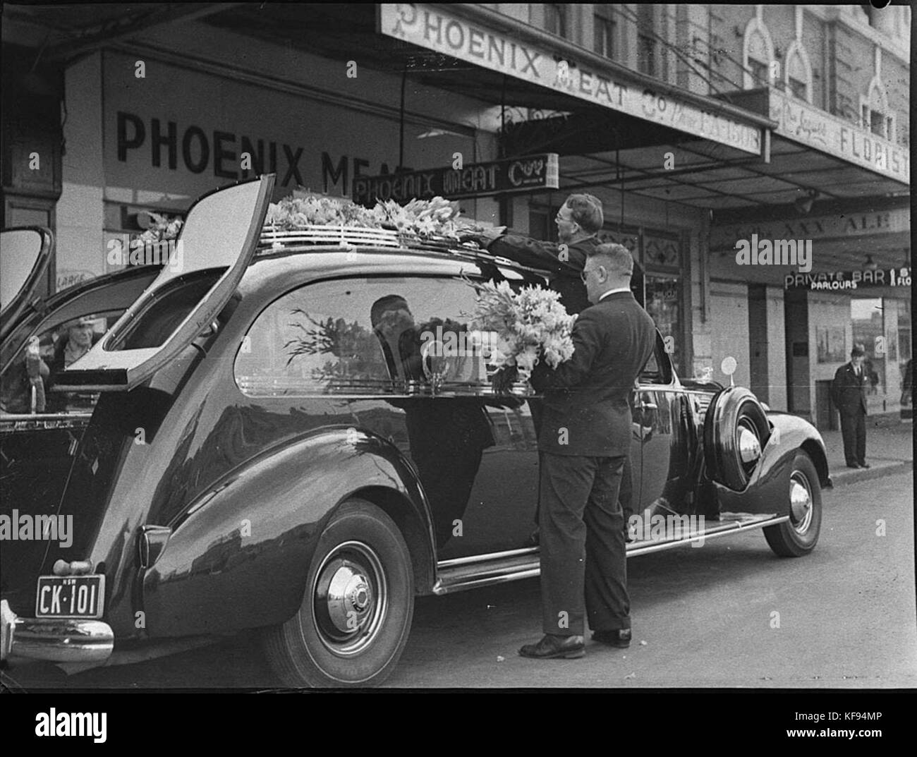 Funeral loved ones hi-res stock photography and images - Alamy