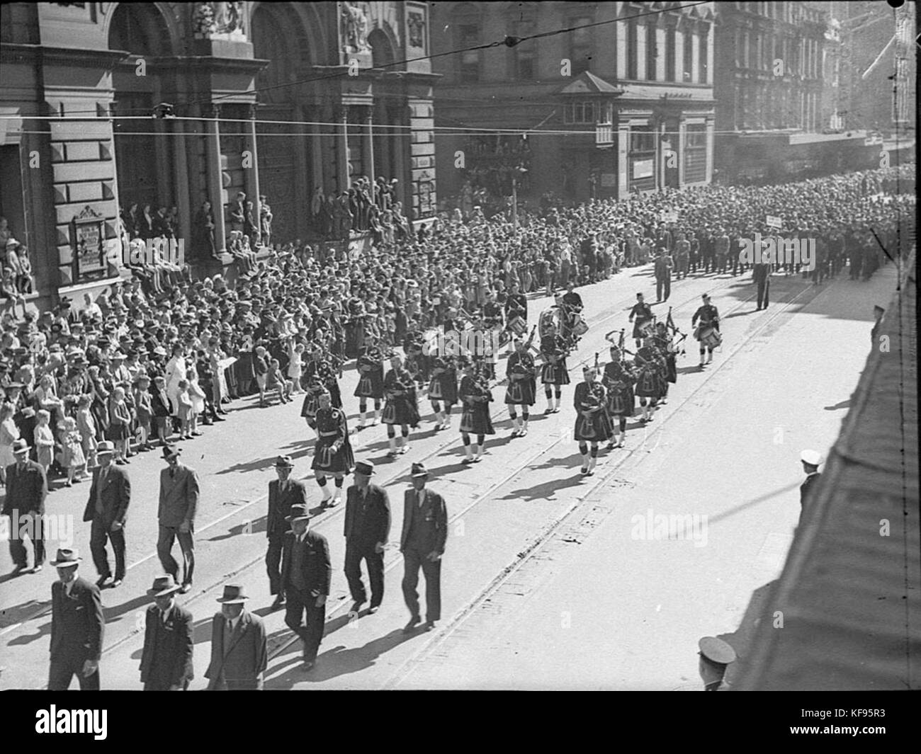 Anzac day march Black and White Stock Photos & Images - Alamy