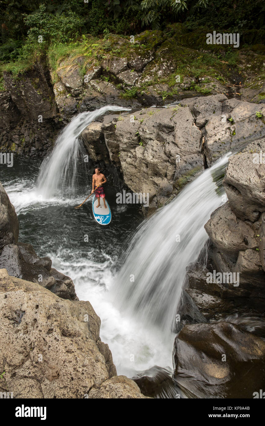 USA, Hawaii, The Big Island, Hilo, paddle boarding on the Wailuku River