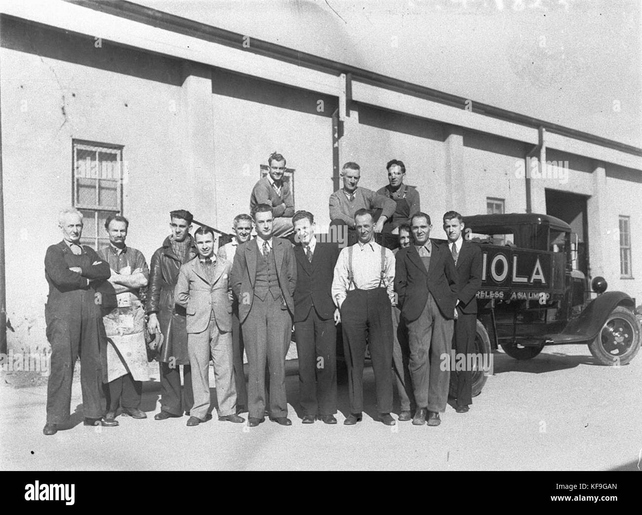 Work outside workers Black and White Stock Photos & Images - Alamy
