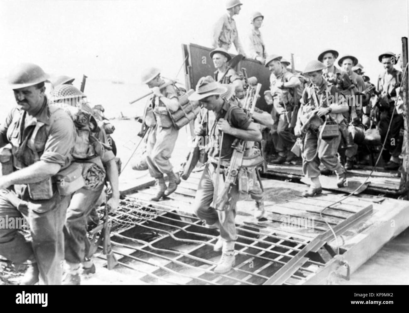 Australian soldiers landing at Labuan on 10 June 1945 Stock Photo Alamy