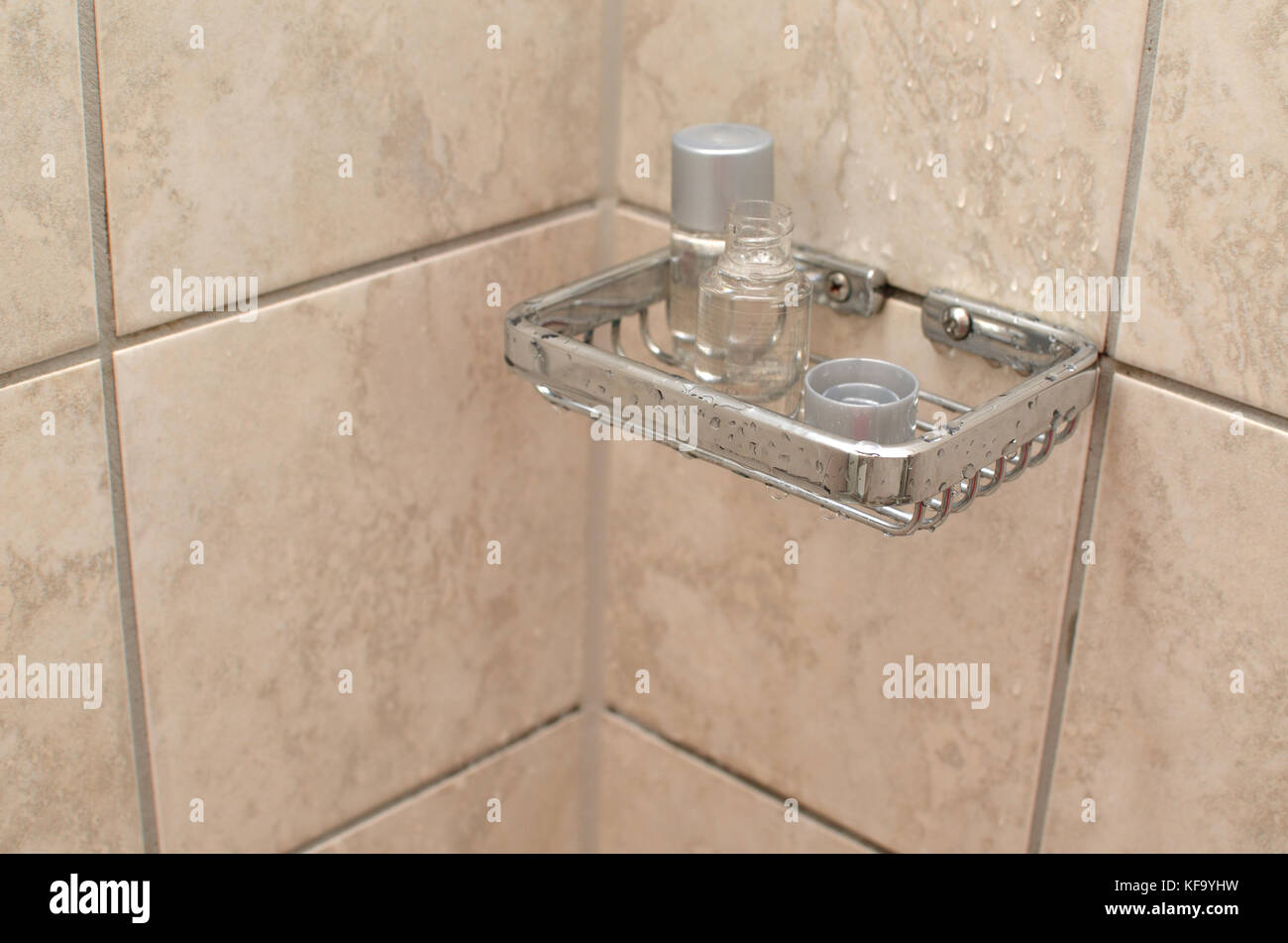 https://c8.alamy.com/comp/KF9YHW/bottles-of-shampoo-on-a-holder-in-a-hotel-bathroom-KF9YHW.jpg