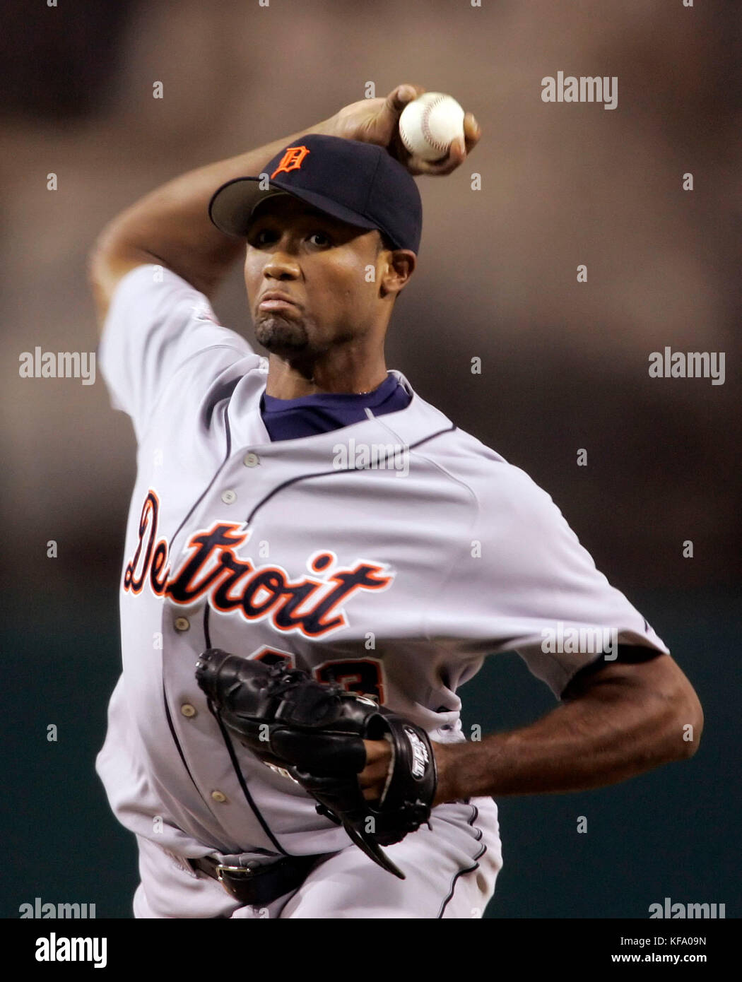 Roman Colom Detroit Tigers pitcher Roman Colon throws against the Los Angeles ...