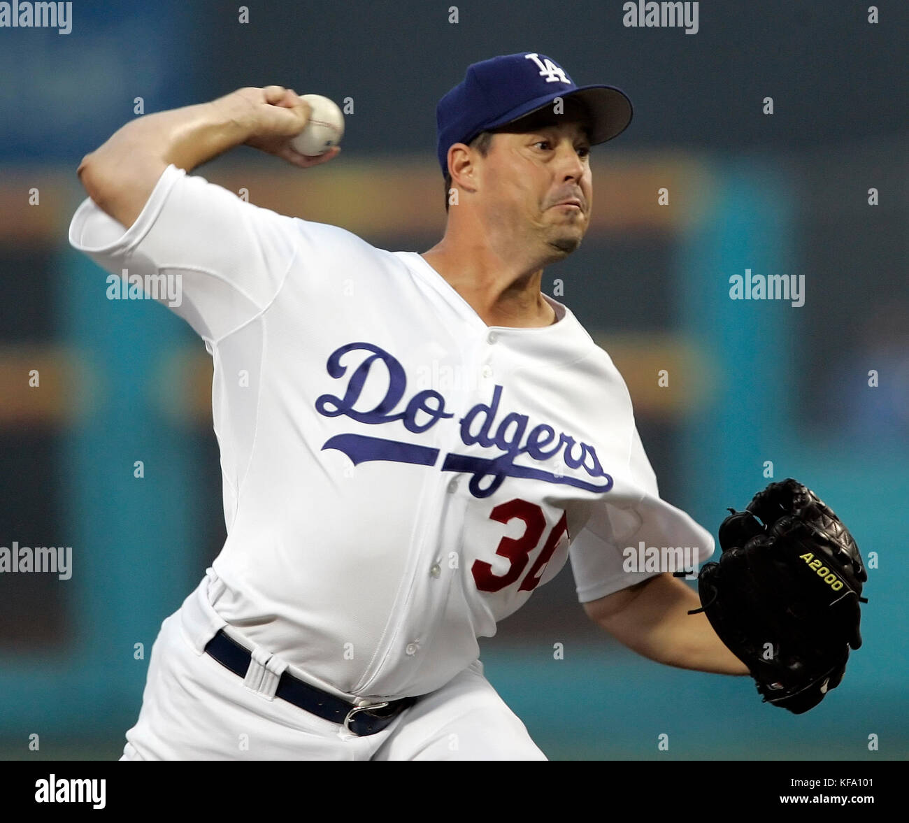 Los Angeles Dodgers' Greg Maddux pitches against the Cincinnati Reds