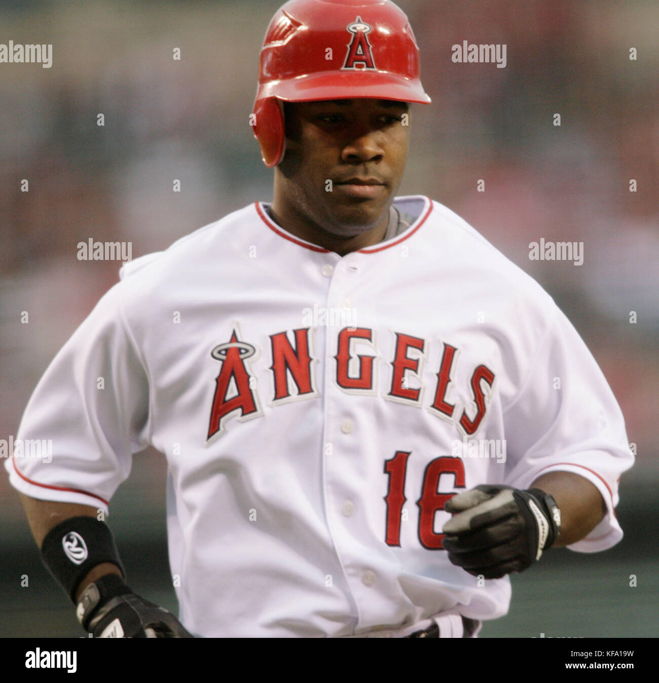 Los Angeles Angels' Garret Anderson rounds the bases after hitting a