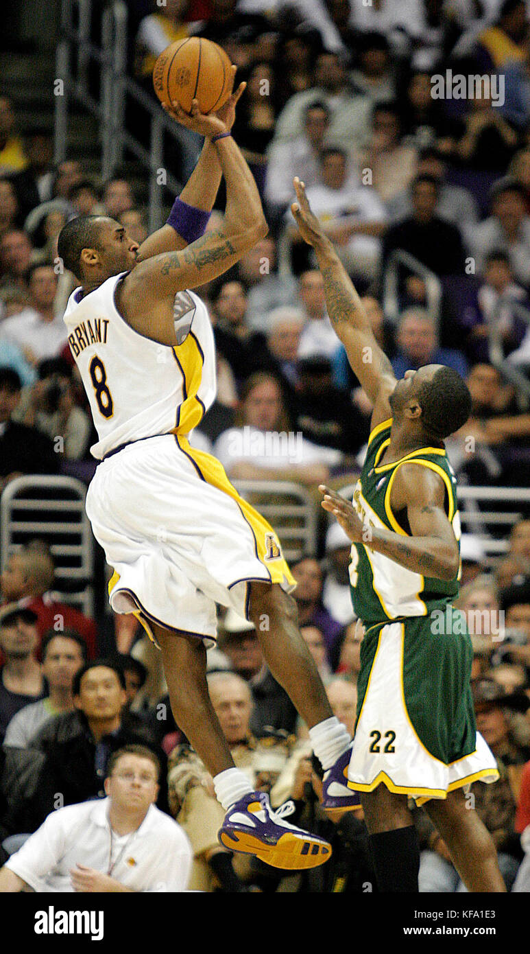 NBA Los Angeles Lakes Kobe Bryant Slam Dunk Color 8 X 10 Photo Picture