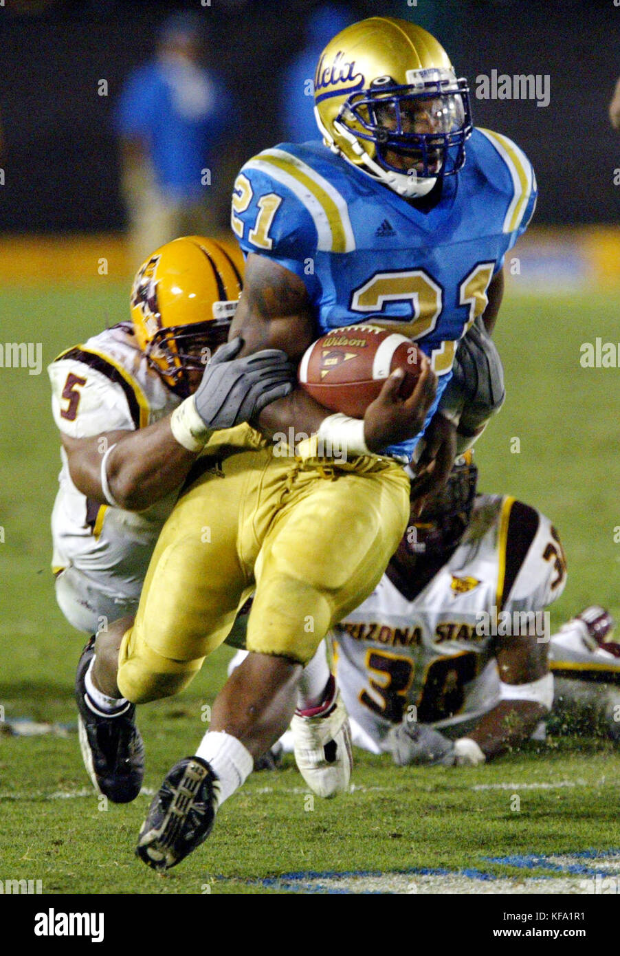 UCLA running back Maurice Drew (21) runs for yardage shedding Arizona