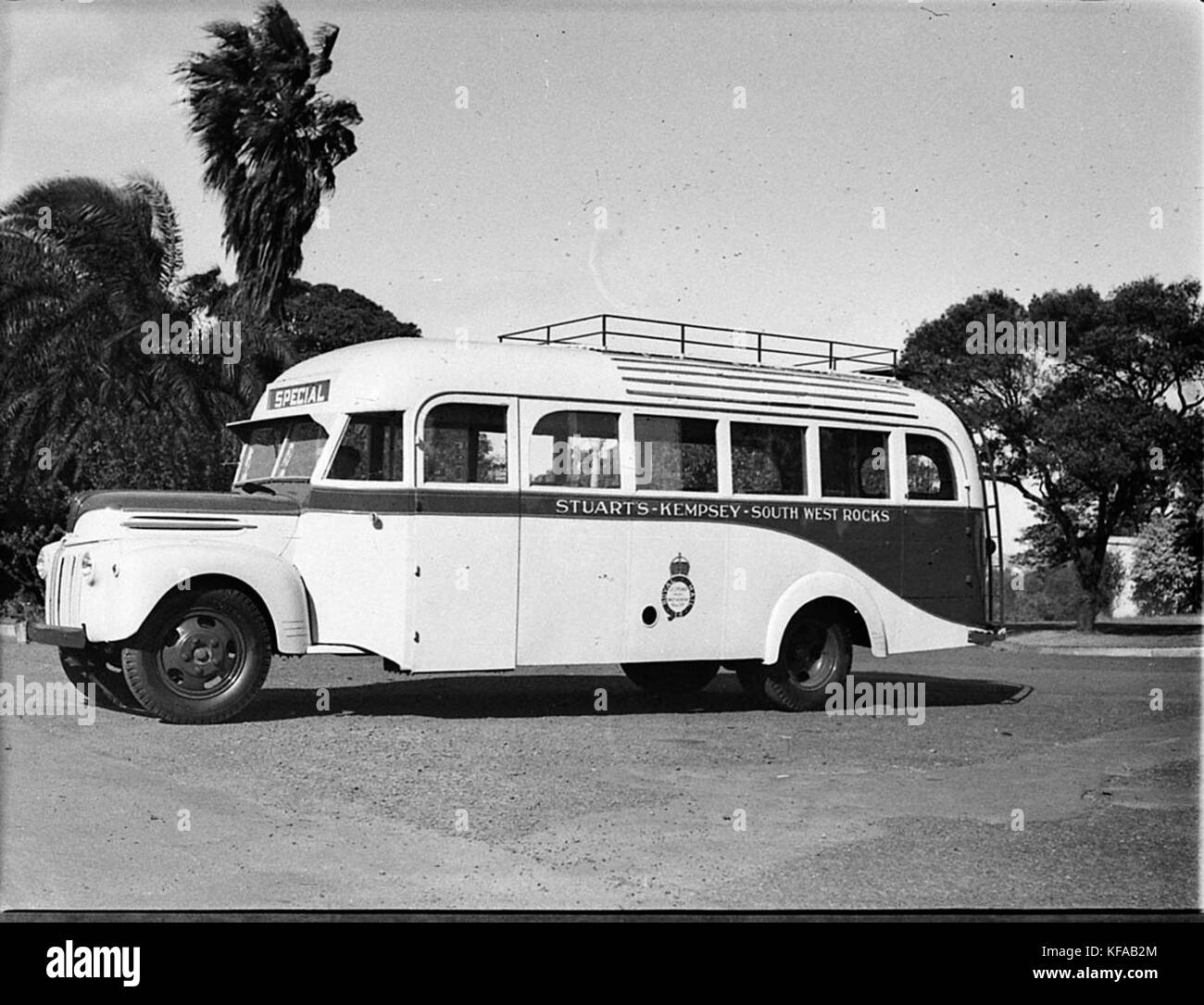 34610 Stuarts Royal Mail KempseySouth West Rocks bus for Hastings Deering Stock Photo