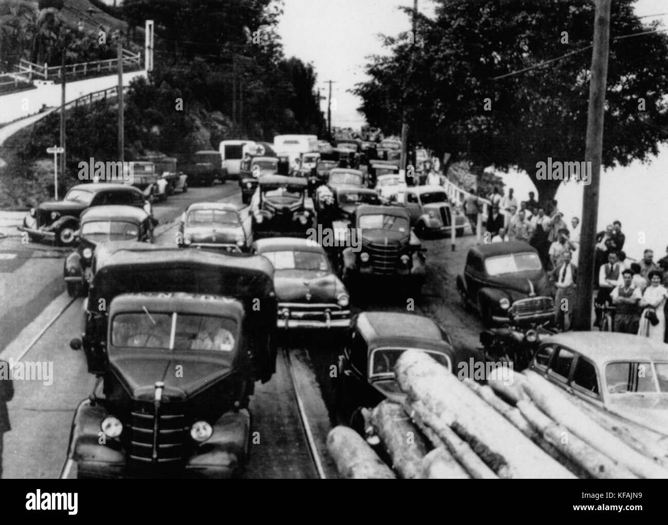 1 119880 Traffic congestion on Kingsford Smith Drive at Hamilton, 1954