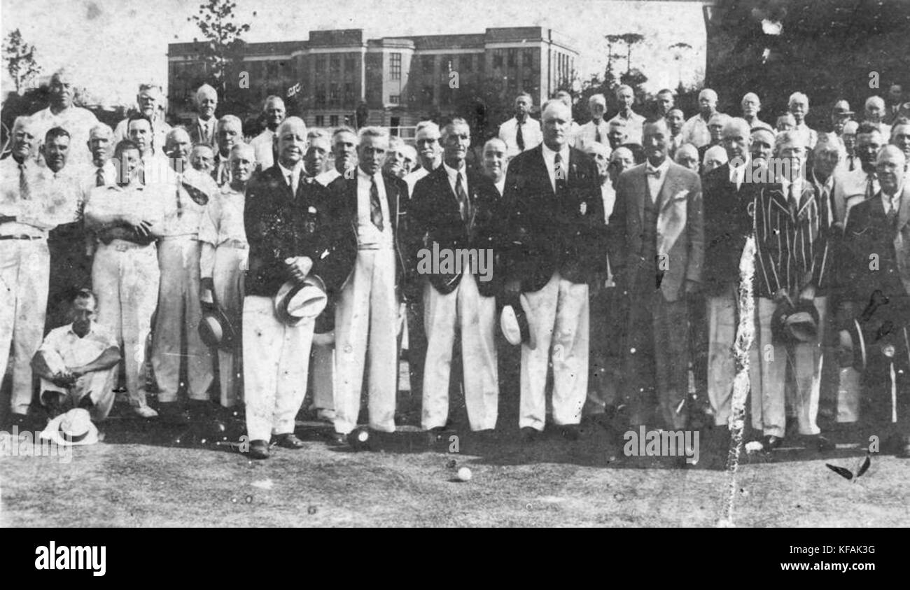1 119328 Members of the South Brisbane Bowls Club and the Governor Sir
