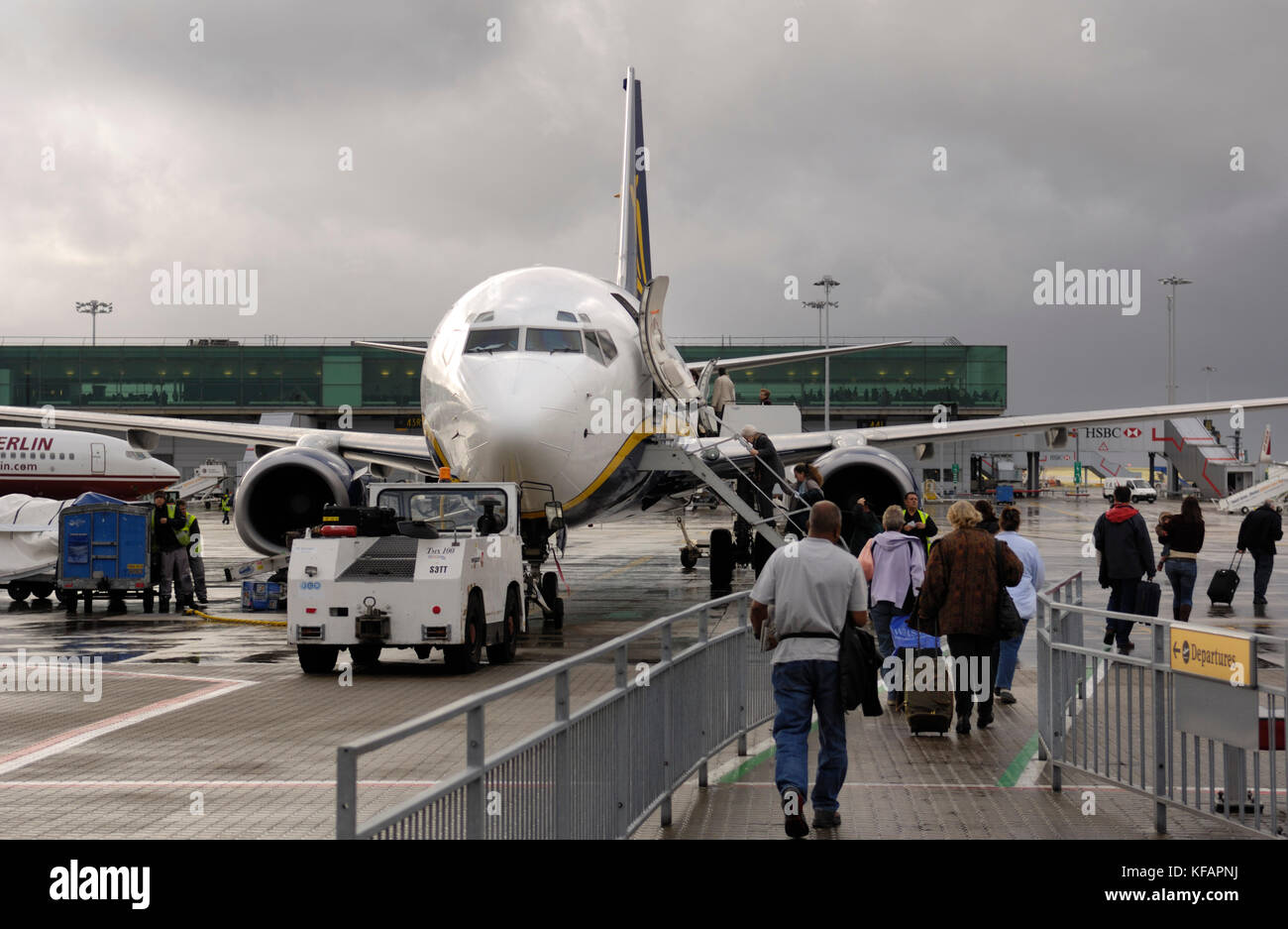 passengers with carryon bags boarding a Ryanair Boeing 737800 with a