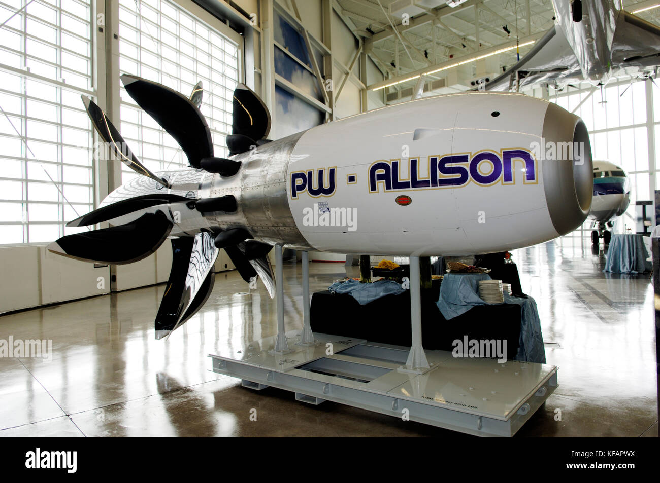 Pratt & Whitney / Allison 578DX UDF with large propeller blades on