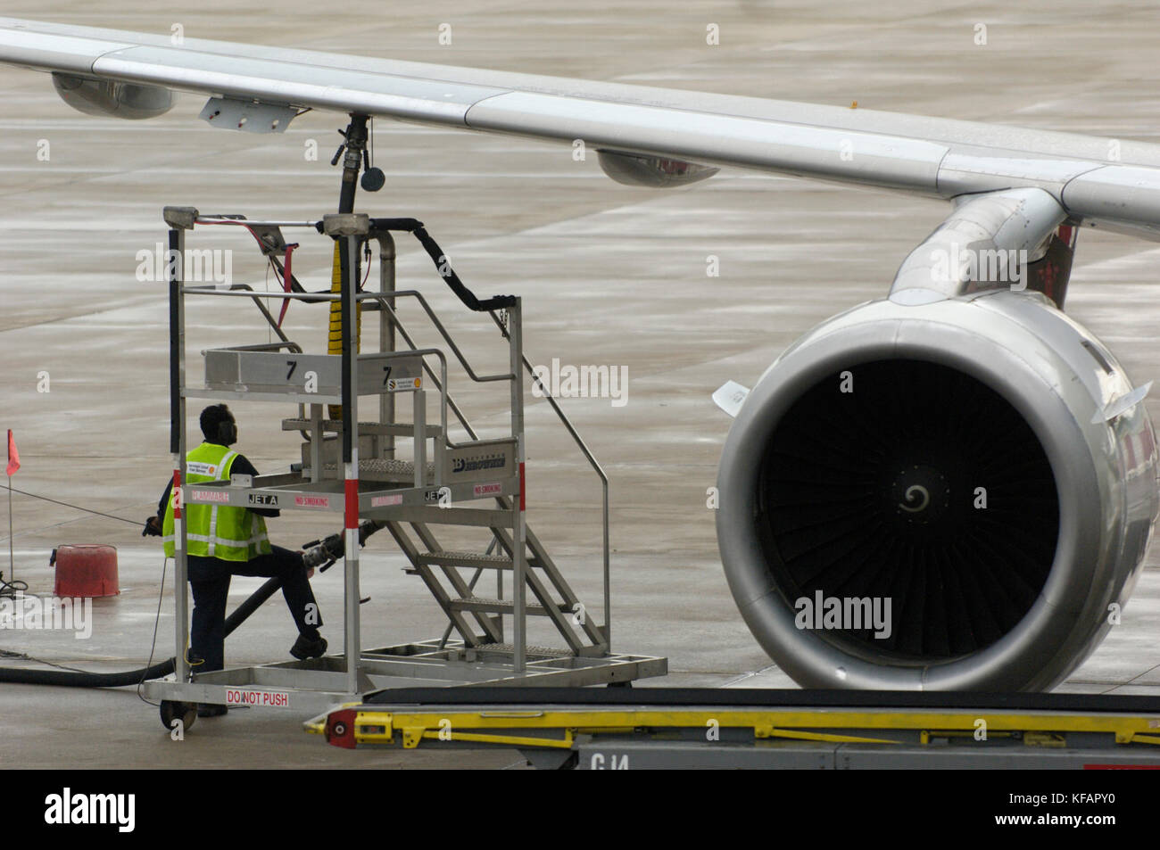 refueller, steps, wing and CFM-56-5 jet-engine of a Northwest Airlines Airbus A320-200 Stock Photo