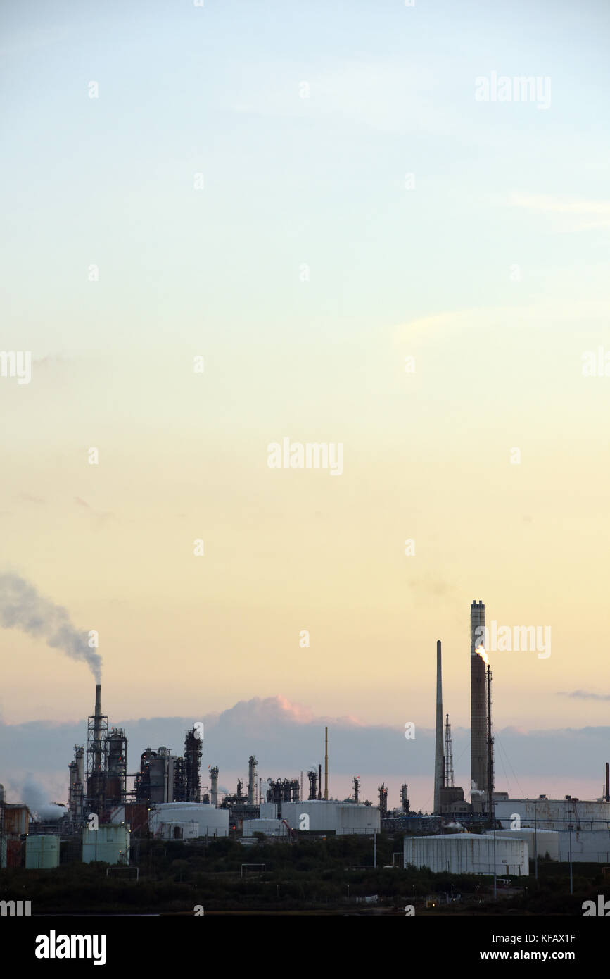 sunset over the exon mobil or esso oil refinery at Fawley on the edge ...