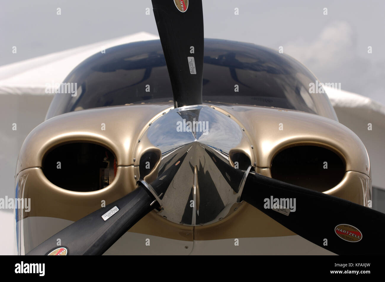 airintake, propeller and spinner of the Cirrus SR22 GTSX G3 parked in