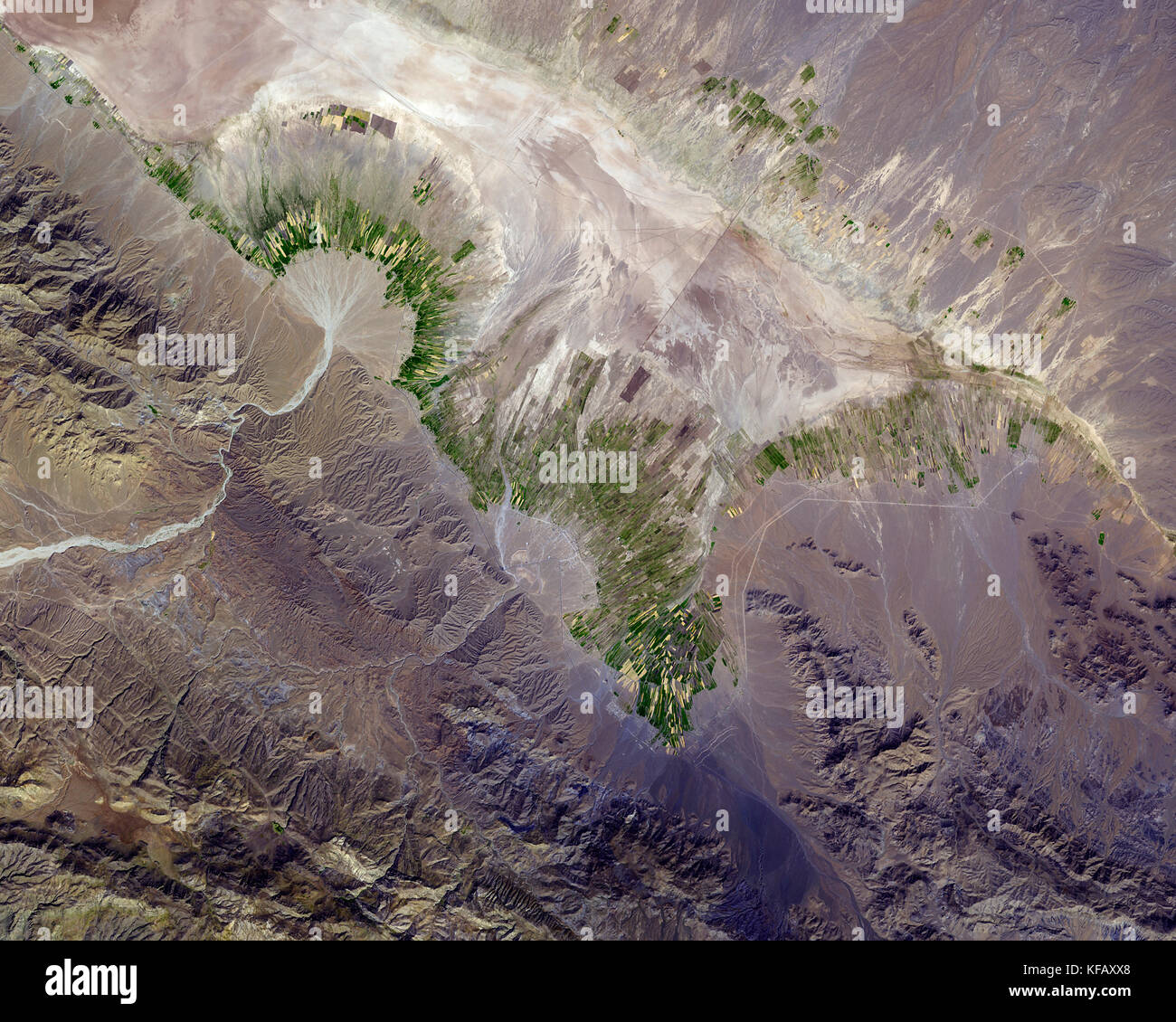 Alluvial Fan: Seasonally dry salt lakes and the traces of ephemeral streams occupy many of the valleys of the Zagros Mountains in southern Iran. Stock Photo