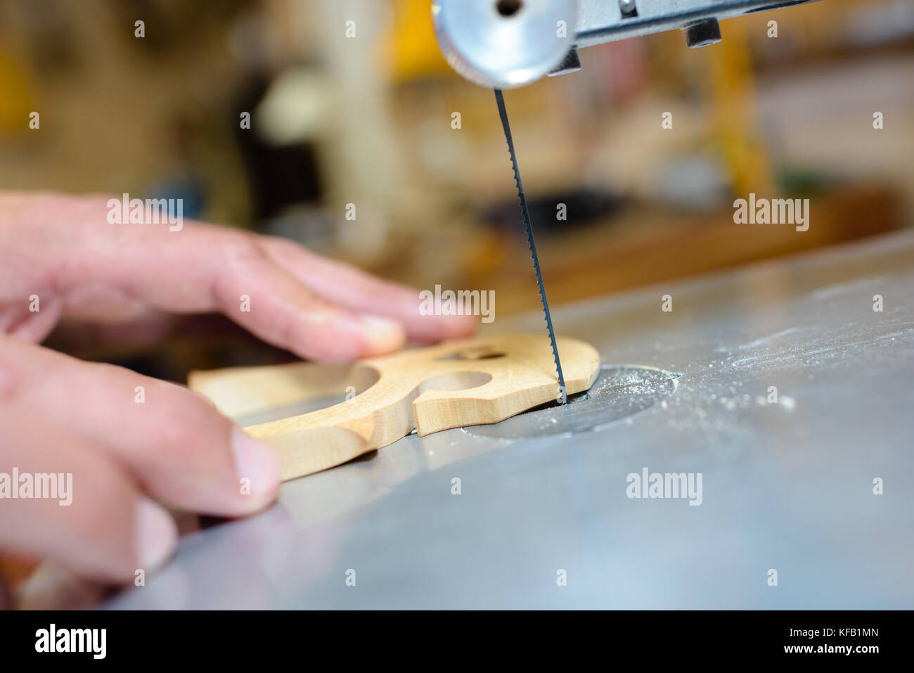 Saw blade guitar hires stock photography and images Alamy