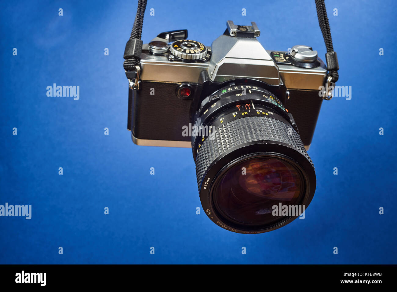 Analog photo camera type SLR Stock Photo Alamy