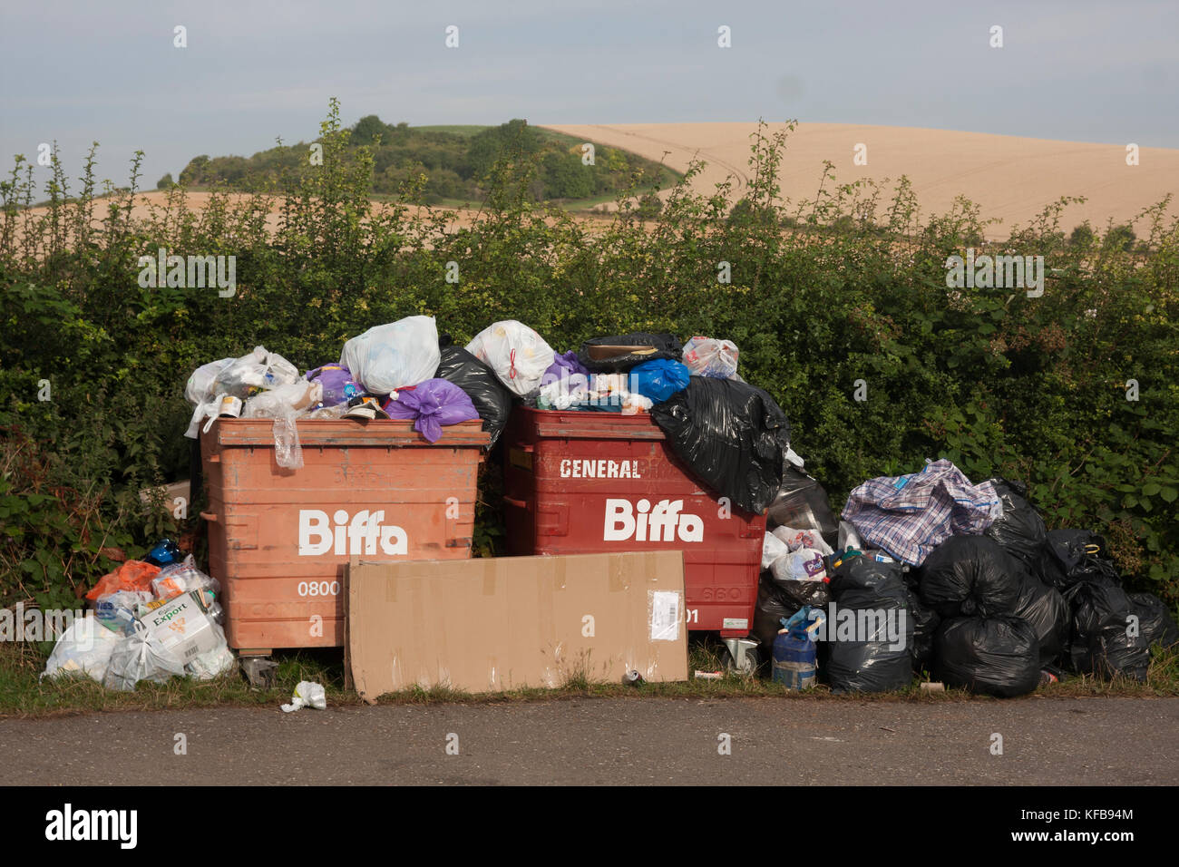overflowing bin, rubbish dumped by narrow boaters on the Grand Union Canal at Cooks Wharf car park nr Cheddington, Buckinghamshire Stock Photo