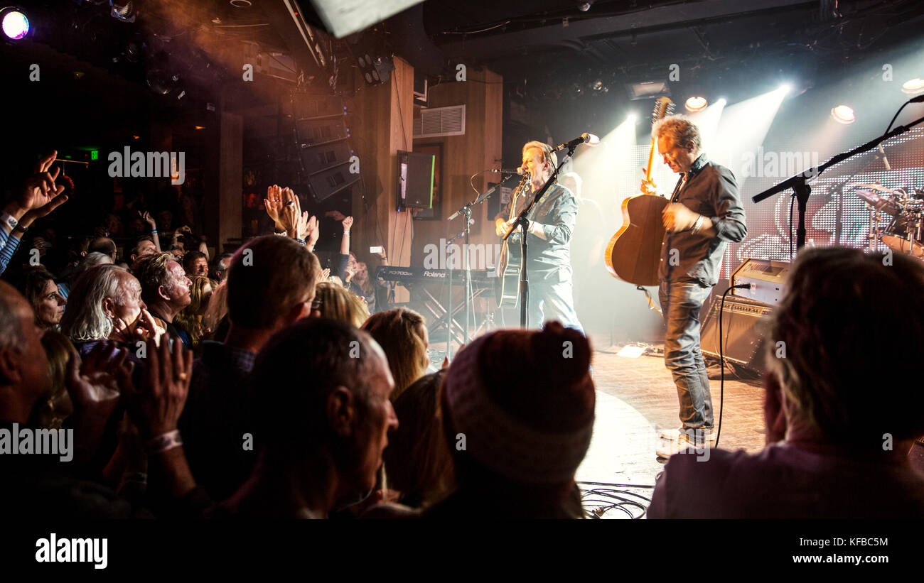 USA, Colorado, Aspen, Gerry Beckley and Dewey Bunnell of the band America jam and play music at Belly Up in downtown Aspen Stock Photo