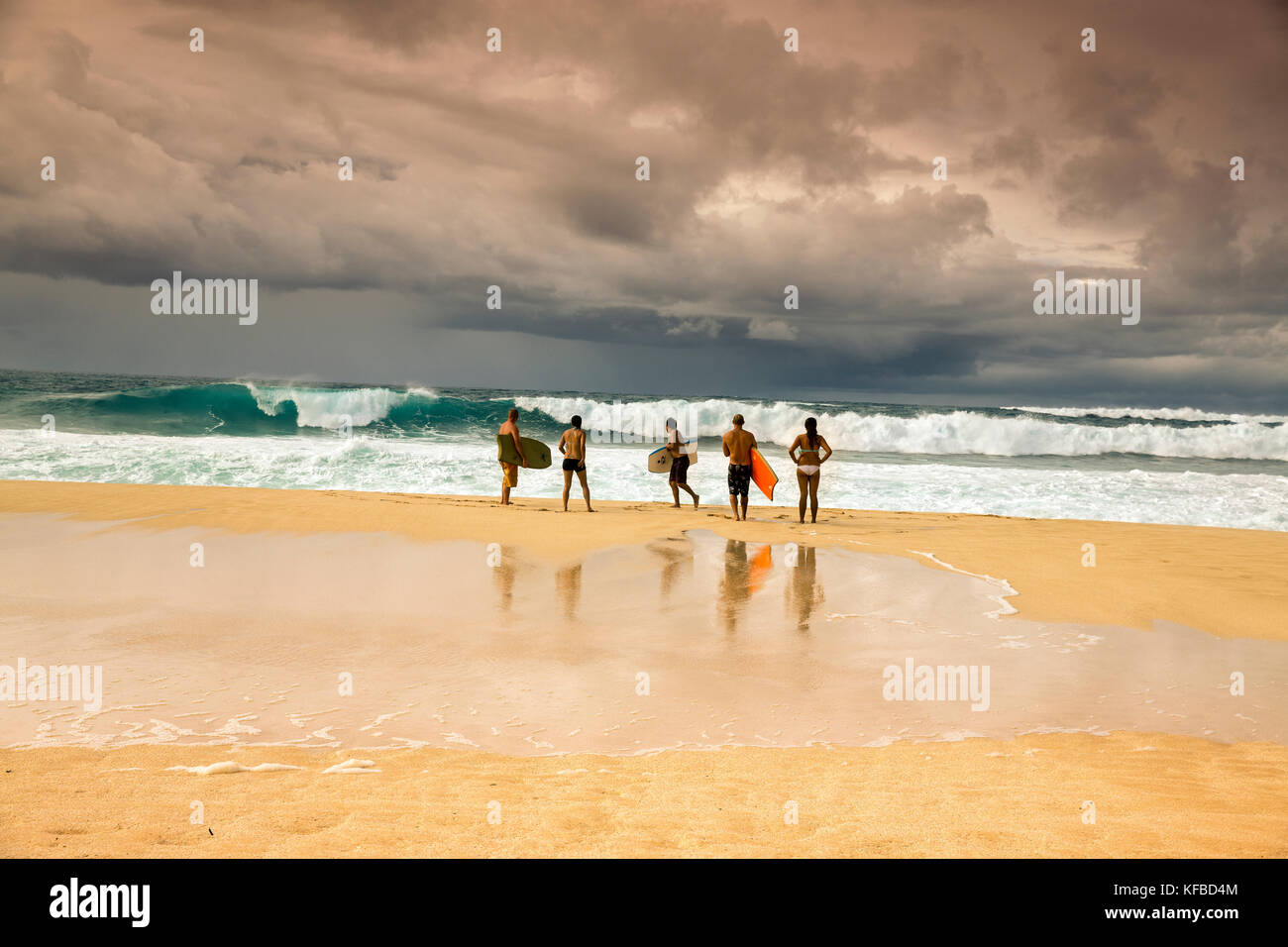 USA, HAWAII, Oahu, Northshore, individuals prepare to boogie board in the waves at Pipeline Stock Photo