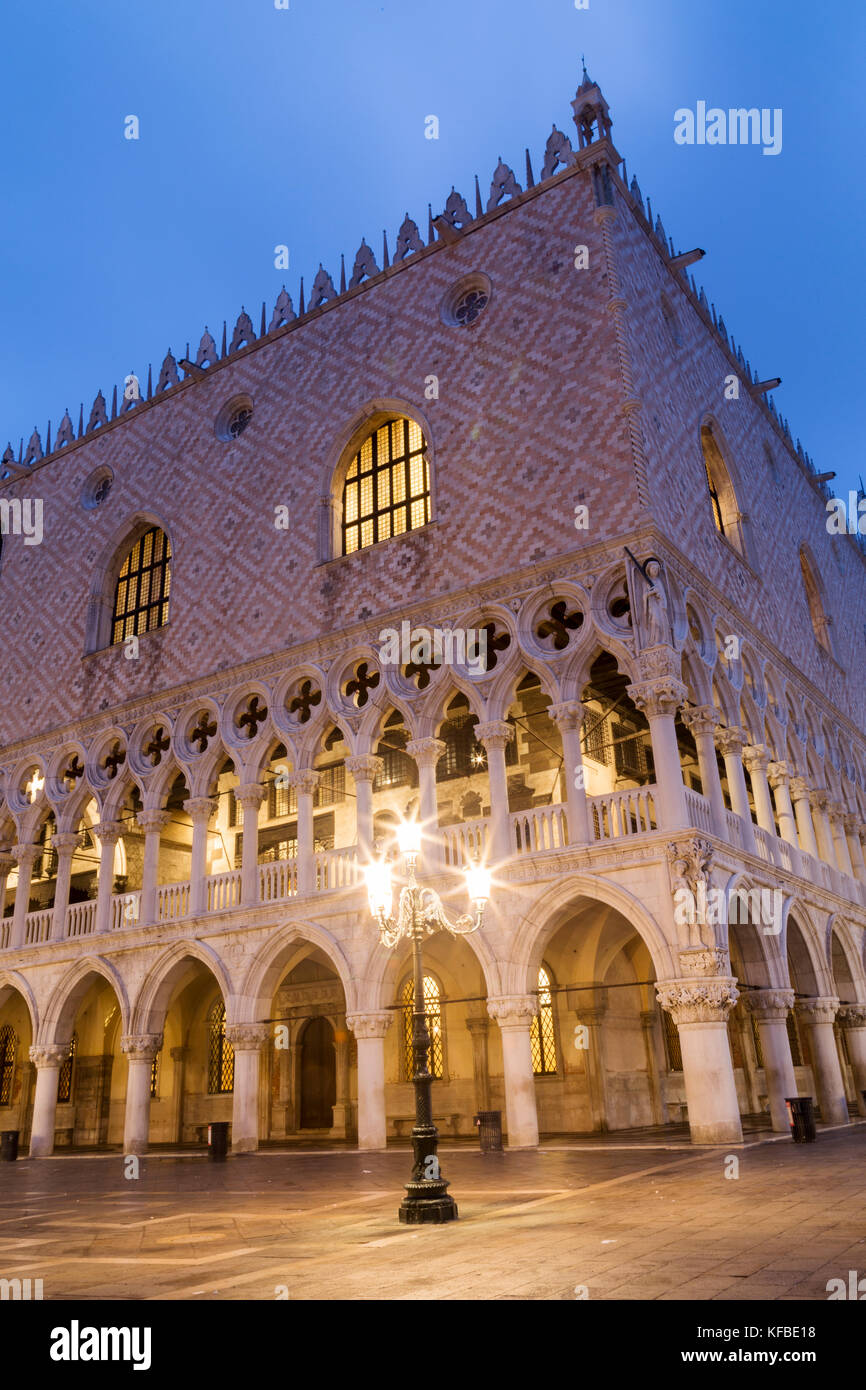 The doges palace hi-res stock photography and images - Alamy