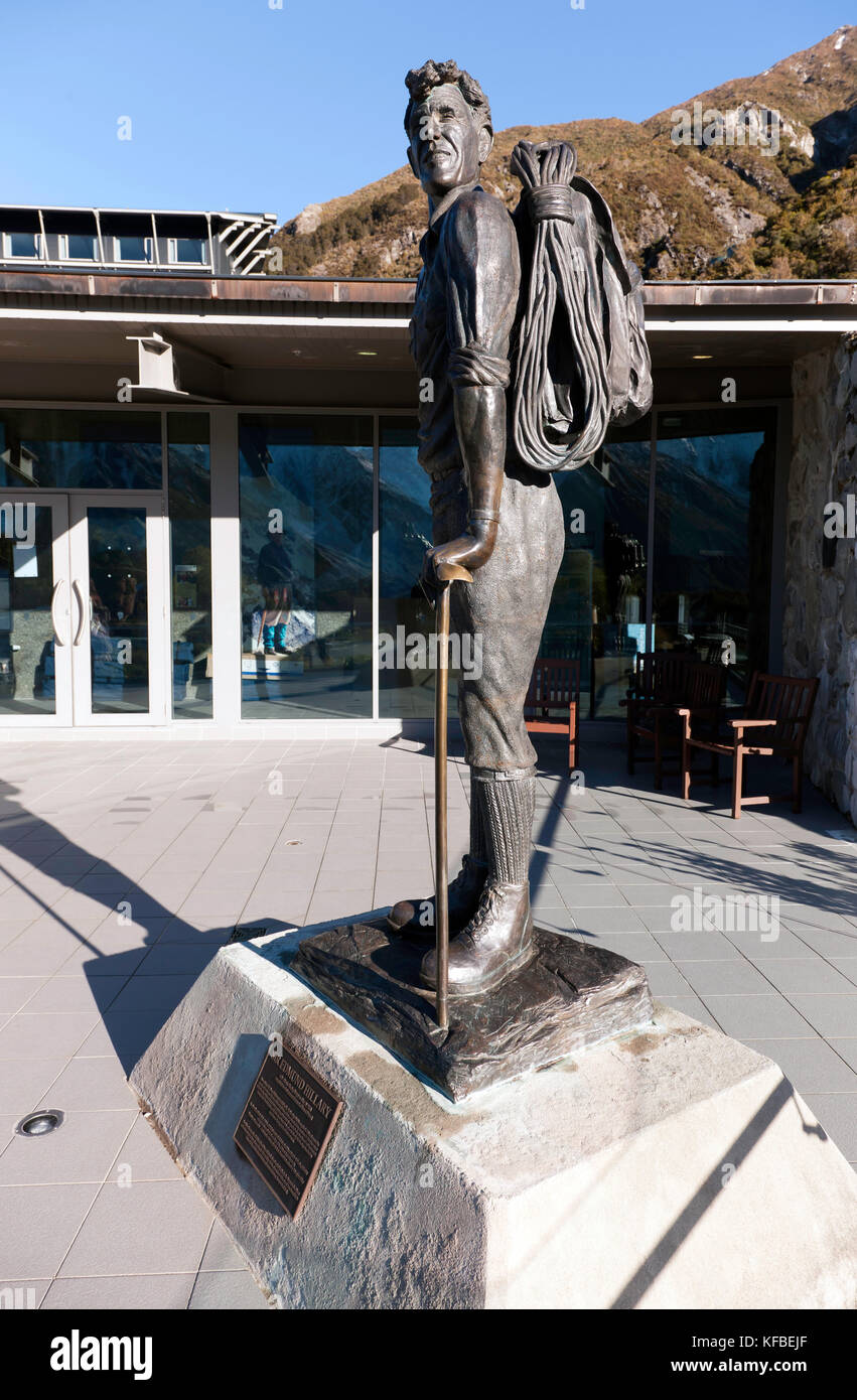 A statue  celebrating the 50th Anniversary  of Sir Edmund Hillary's ascent of Everest,  Mt Cook Village, New Zealand Stock Photo