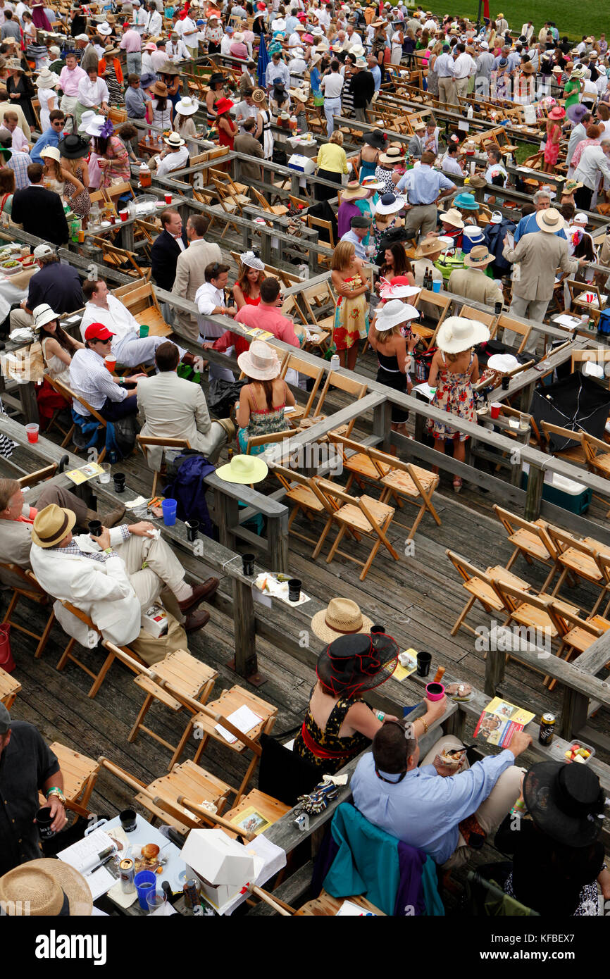 USA, Tennessee, Nashville, Iroquois Steeplechase, view of the crowd