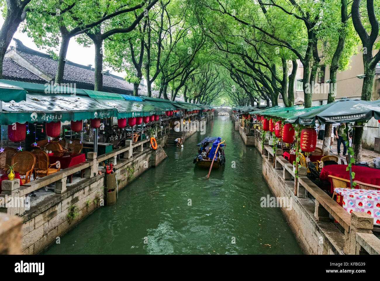Tongli, the water city in china (Venice of Asia) is a popular and beautiful  city in china for many tourists come to see the old town and traditional c  Stock Photo -