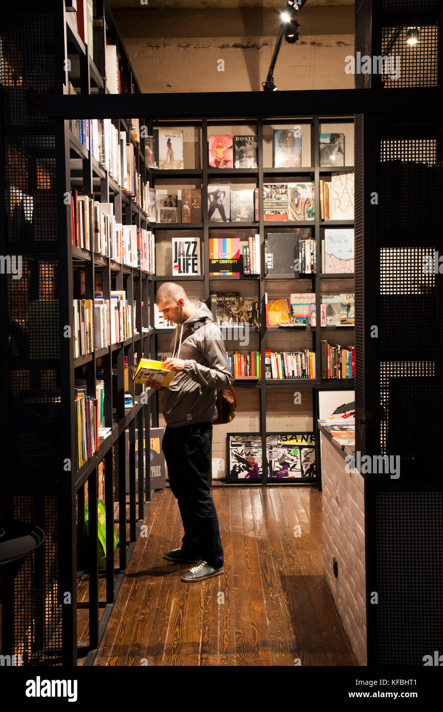 RUSSIA, Moscow. A bookstore at Academiya Restaurant Stock Photo Alamy