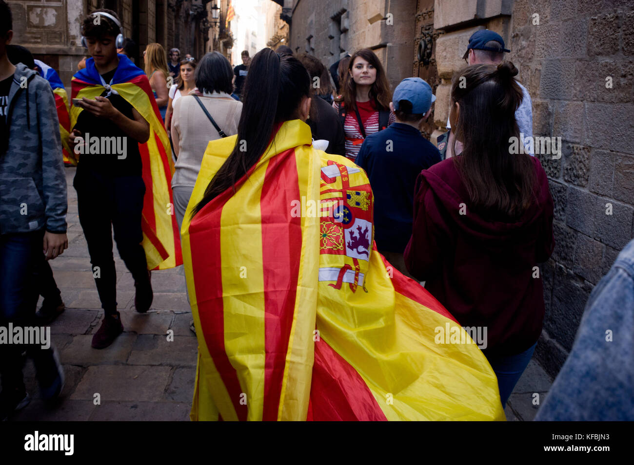 Barcelona, Spain. 26th Oct, 2017. A woman goes by Barcelona downtown