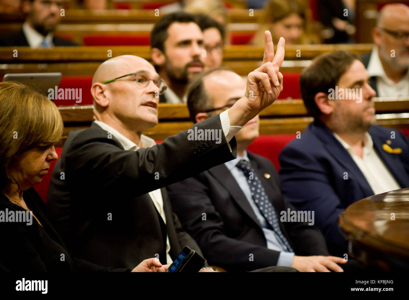 Barcelona, Spain. 26th Oct, 2017. Catalan Exteriors Minister Raul Romeva gestures at the plenary room of the Catalonian Parliament during the debate on 155 constitution article application by Spanish government. Credit:  Jordi Boixareu/Alamy Live News Stock Photo