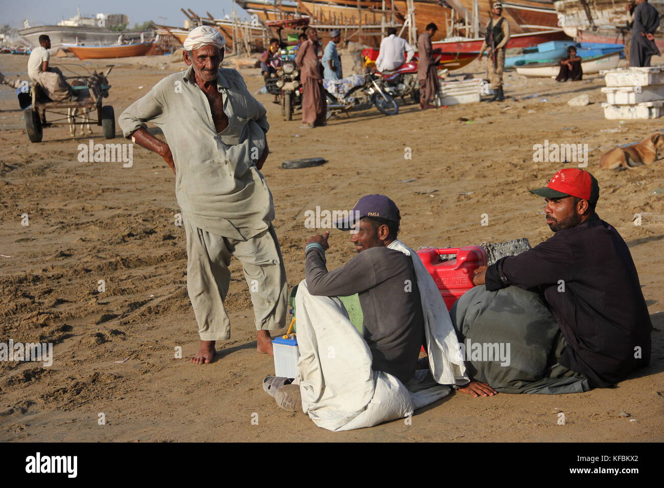 Baluchistan, Pakistan. 04th Oct, 2017. Picture of Gwadar's original inhabitants, fishermen and ship builders, taken at a beach in Baluchistan, Pakistan, 04 October 2017. Gwadar is the core of a multi-billion economic corridor planned with China (CPEC), which is a part of China's 'New Silk Road', a world-wide network of trade routes. Credit: Christine-Felice Röhrs/dpa/Alamy Live News Stock Photo