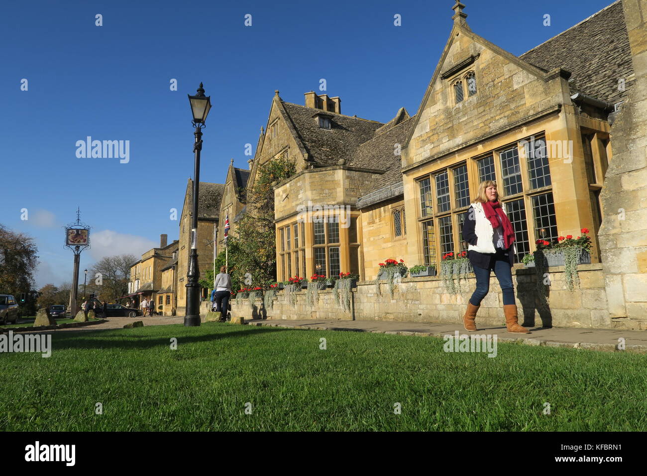 Broadway, Worcestershire, UK. 26th October, 2017. Glorious sunshine in the beautiful Cotswold town of Broadway as the half term holiday week comes to a close  Photo Central / Alamy LiveNews Stock Photo