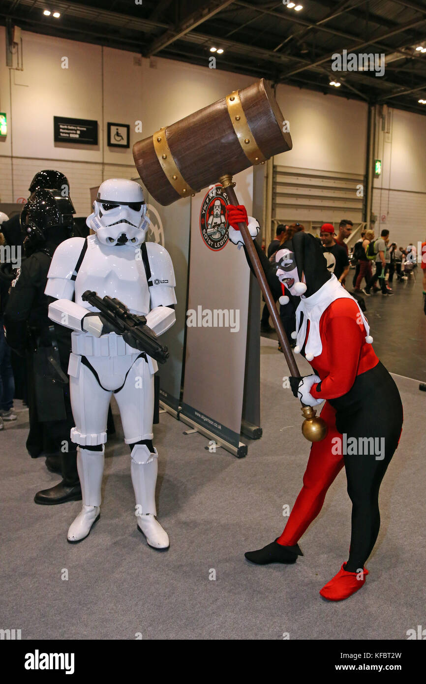 London, UK. 27th Oct, 2017. Harley Quinn tries to bash a Star Wars  Stormtrooper with her