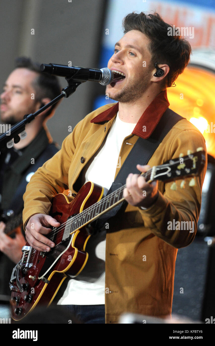 Niall Horan performs live on stage on NBC's 'Today' at Rockefeller Plaza on October 26, 2017 in New York City. Stock Photo
