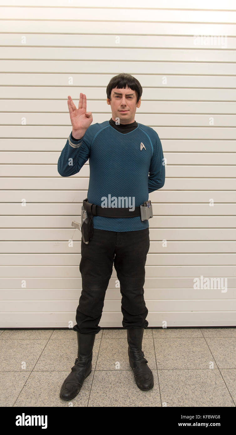 ExCel, London, UK. 27 October, 2017. Fans and cosplayers arrive for the busy first day of the MCM London Comic Con, the event runs from 27 - 29 October. Photo: Star Trek Mr Spock. Credit: Malcolm Park/Alamy Live News. Stock Photo