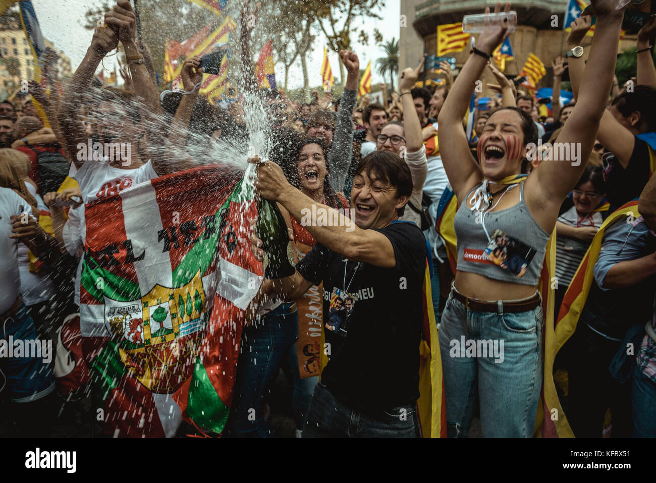 Barcelona, Spain. 27 October, 2017:  A Catalan separatist sprays Champaign as he celebrates the result of the independence vote at the Catalan parliament Credit: Matthias Oesterle/Alamy Live News Stock Photo