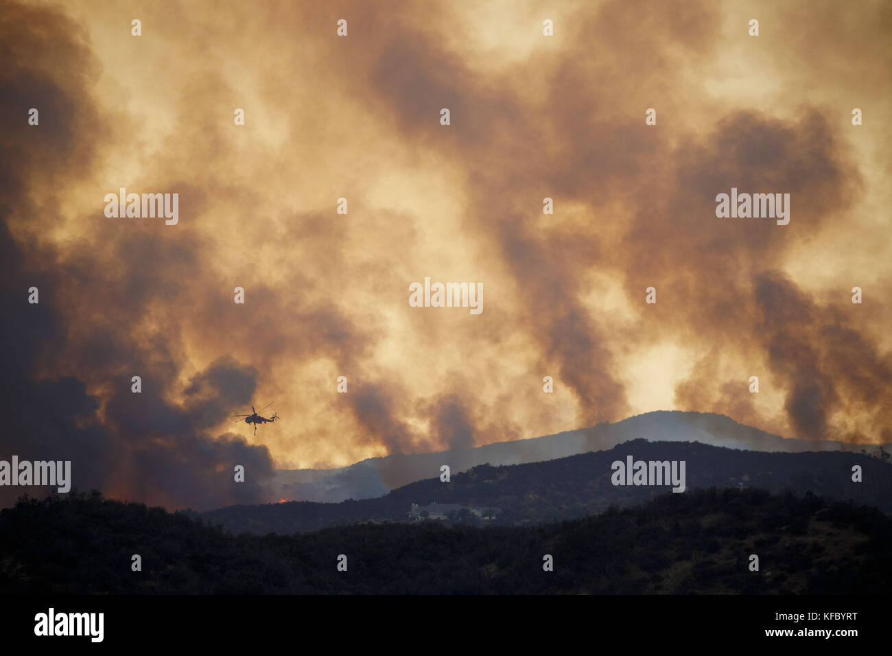 Wildomar, CA, USA. 26th Oct, 2017. Firefighters battle the Wildomar